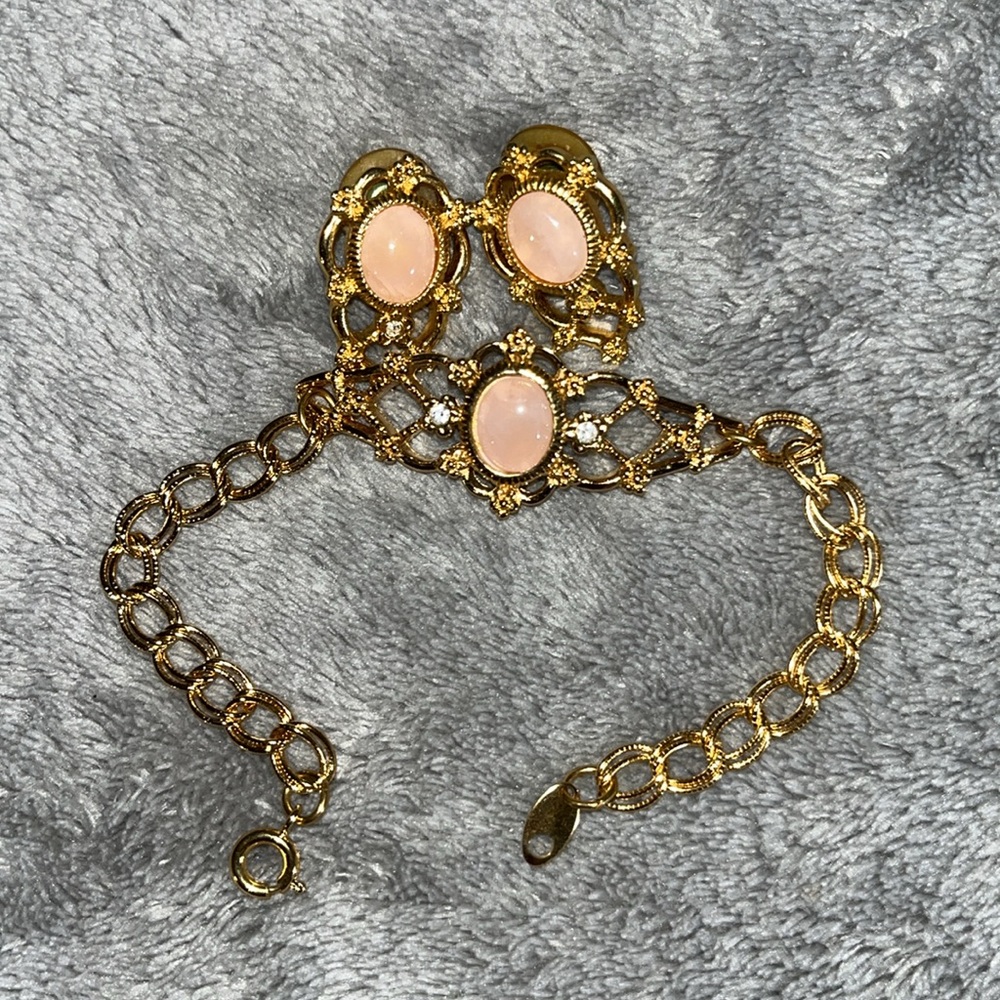 VINTAGE Avon Genuine Rose Quartz Gold Tone Bracelet 7.25” And Earrings - Picture 3 of 3